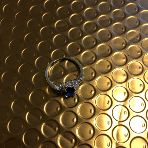 Luxury ring - Picture 2 of 3